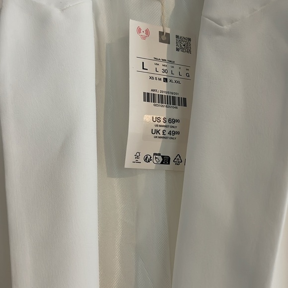 Elegant White Blazer with Rolled-Up Sleeves Zara blazer in stores now for 70 - Picture 4 of 6